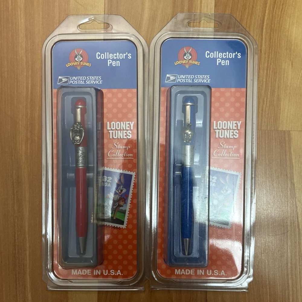 Warner Bros. Looney Tunes Collector's Pen Set - Red and Blue